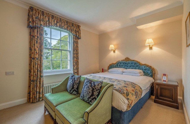 Seaside Elegance Near Inverness—Golf, Castles & Comfort Await