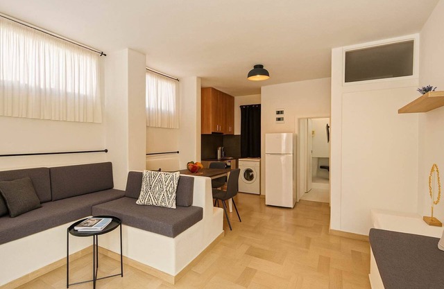 Seaside Gem near Heraklion, Villa Maro III Getaway