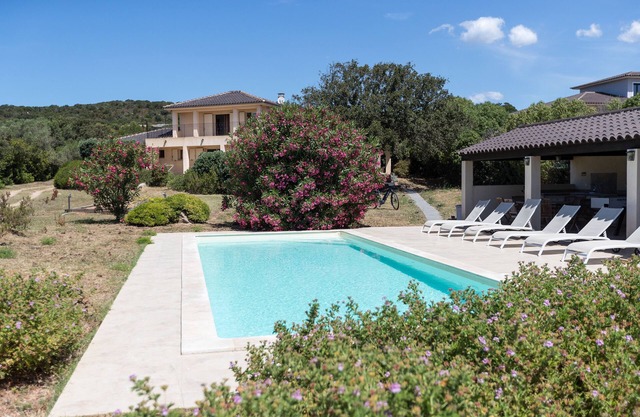 Seaside villa with heated pool and hammam 700m from the beach