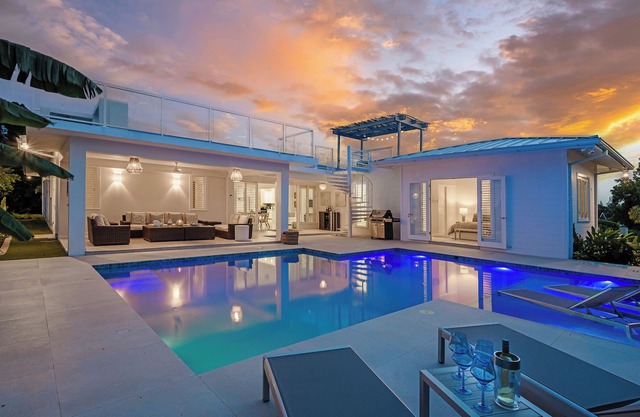 SeaSwept Villa Spacious modern luxury 4bdrm white sand beach in Charming Jamaica