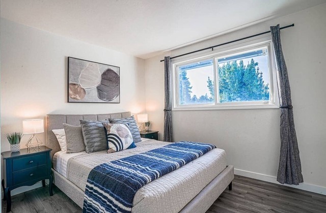 Seatac 2 BR Upper Unit 5 min to Airport