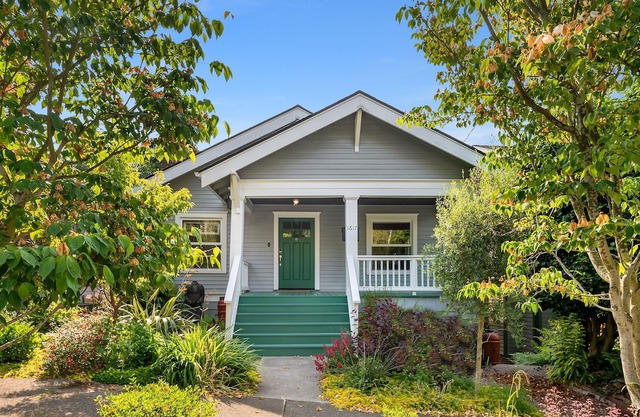 Seattle Vacation Home: the Campus