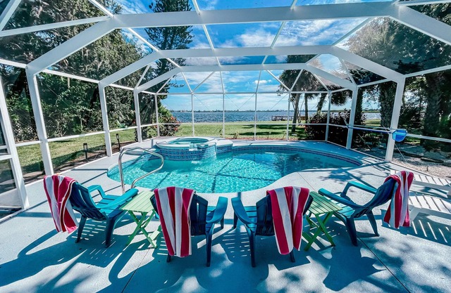SeaTurtle 🐢Bayfront w/heated pool, steps to Beach, Sleeps 10, Pets🐾