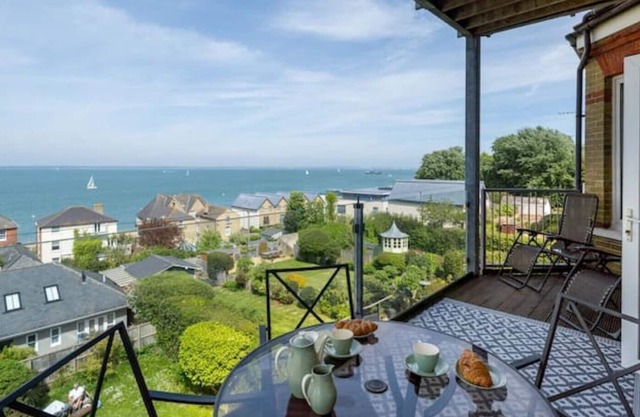Seaview apartment, 2bed uninterrupted Solent views