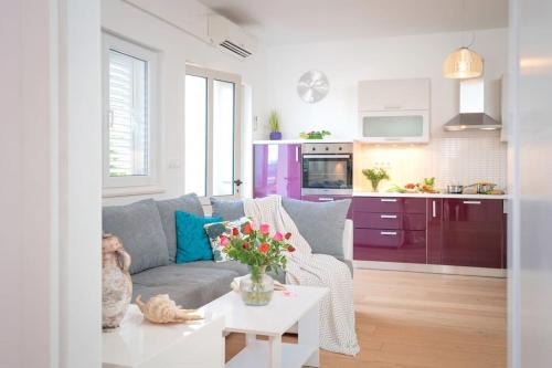 Seaview holiday home apt. with private terrace