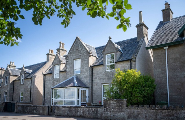 Seaview House - A Traditional Home by the Beach