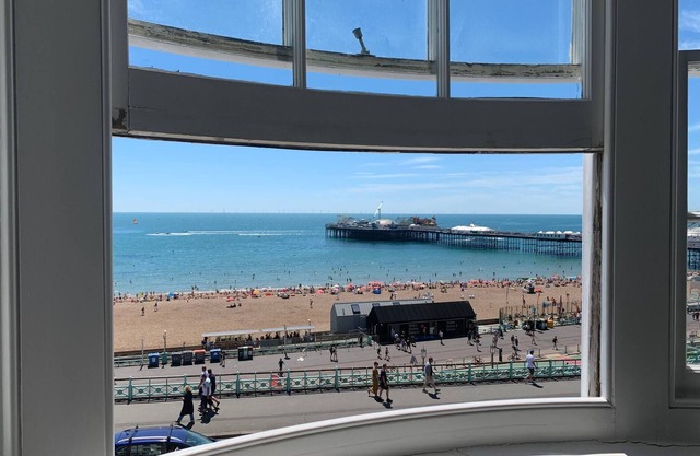 Seaview Regency Apartment With Private Parking