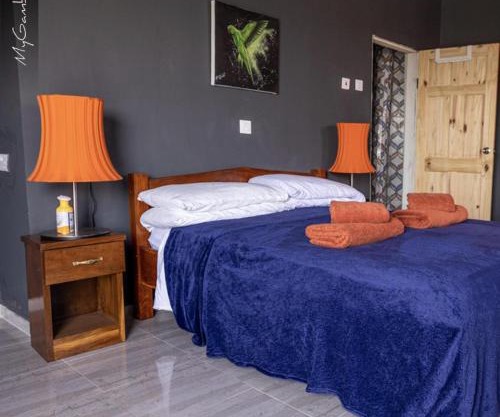 Seaview - Sleeps 3 - Access to Beach - Bakau