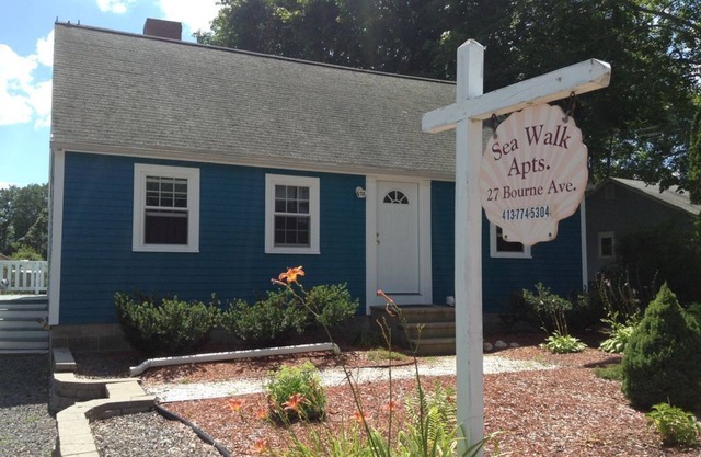 Seawalk Apartments on Ogunquit line