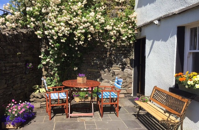 Secluded accommodation with easy access to village pubs and shops