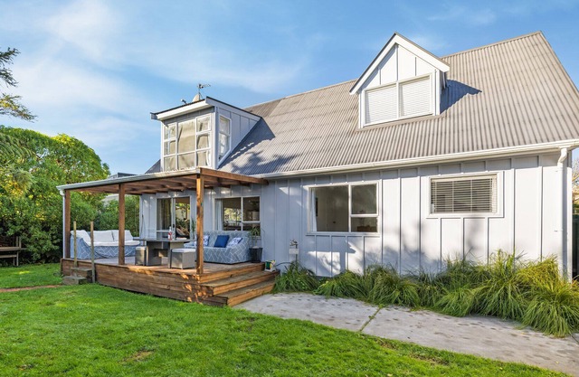 Secluded Beach Haven - Christchurch Holiday Home