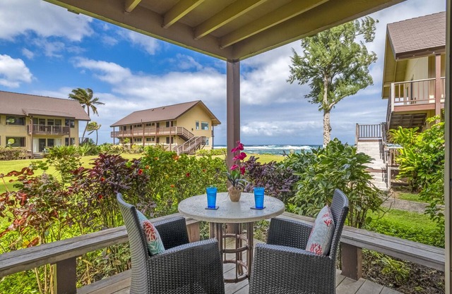 Secluded, Beachfront Condo - Perfect for Honeymoons & The Feel of Old Hawai'i