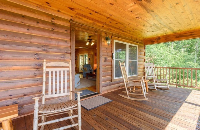 Secluded Cabin in the Serene Mountains