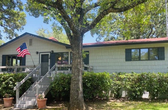 Secluded Cottage on a Private Lake