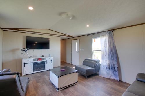 Secluded El Reno Retreat with Private Fishing Lake!