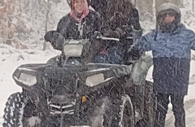 Secluded off-grid cabin in the Adirondacks with hot tub close to Old forge