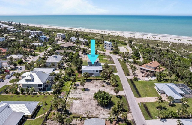 Secluded One Bedroom Cottage, Walking Distance to Sanibel Beaches - Tiki Cottage A!