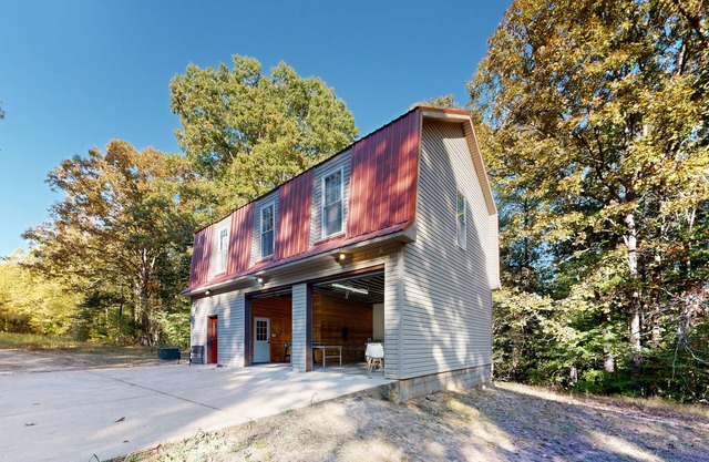 Secluded retreat home near lake with central AC, W/D, & games