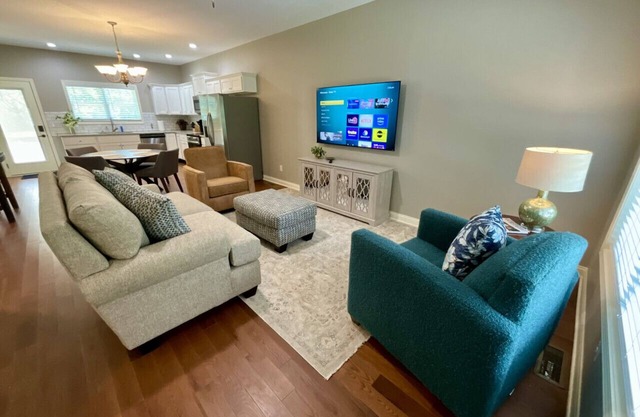 Secretariat Cottage | Cozy Versailles Getaway