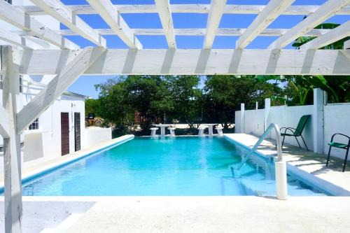 See Belize SUNRISE Sea View Studio with Pool & Deck, 1st Floor