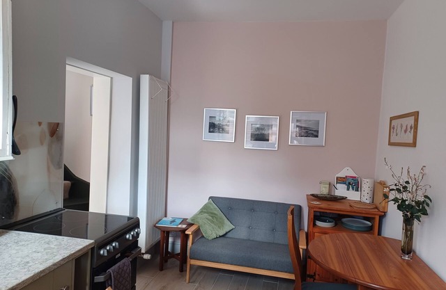 Self-contained 1 double bedroom annex in Crewkerne