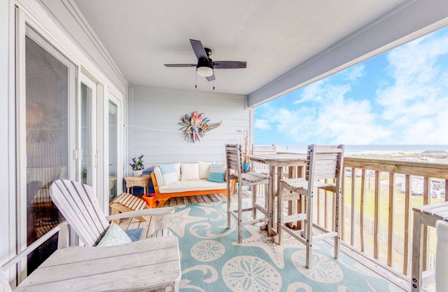 Semi-Oceanfront Condo w/Resort Pool, Elevator, Private Sundeck. Top Notch Stay!