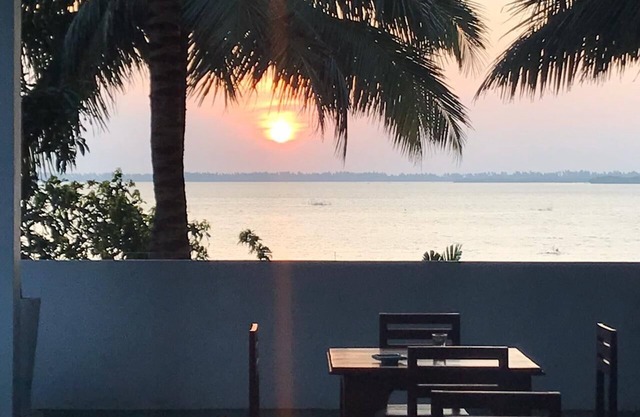 Seren property with lagoonview, closer to the airport 15min city center & beach.