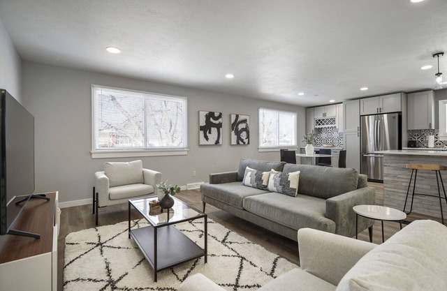 Serene 4BR Getaway w/Garage, great for pets and families, hosted by DenverStays