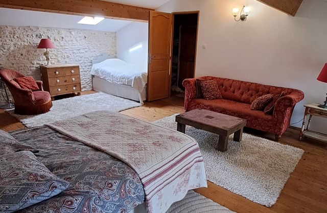 Serene Bed & Breakfast in Cherac close to Cognac & Saintes