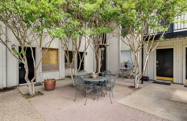 Serene Dallas Condo w/Pool - Walkable Location!