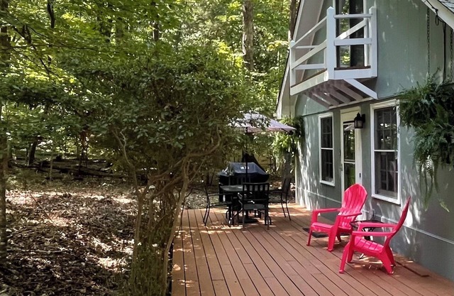 ★ Serene Forest Home ★ Near Duke & Trails ★ Dog Friendly★ Families Welcome ★