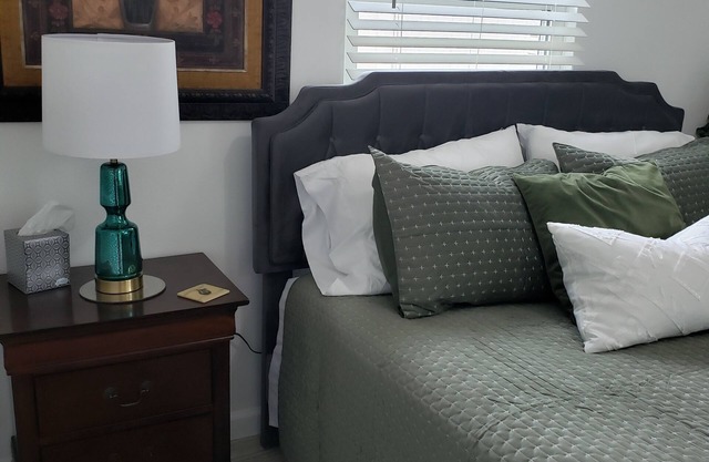 Serene, Fully Equipped Condo in Convenient, Safe Complex. Updated &Pet Friendly!