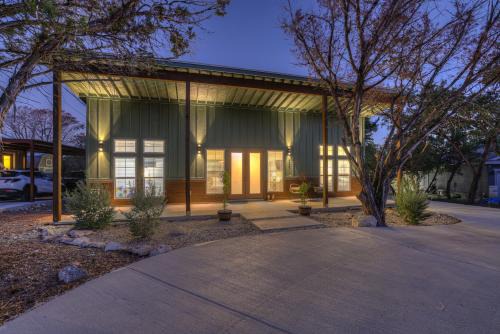 Serene Guadalupe River Getaway-River Access!