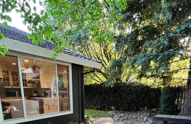 Serene Modern Family Getaway: Near Midtown/Downtown/Folsom Lake