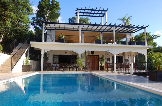 Serene, private retreat with magnificent views. 20 bedrooms, full staff