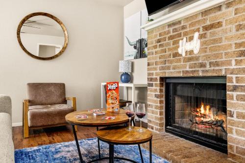 Serene SoCo Escape, Walk to Cafes and Free Parking