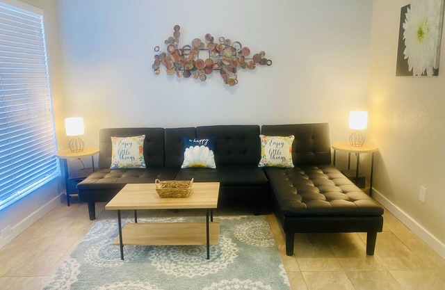 Serene Urban Retreat with indoor fireplace, walk to foodie heaven & more!