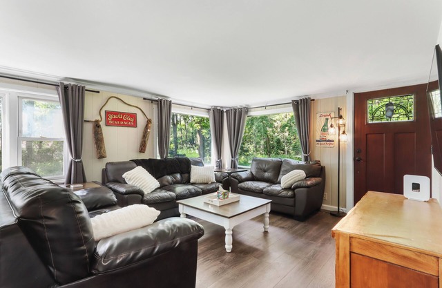 Serenity Awaits ! Private Country Estate on 10 acres. Large groups welcome!