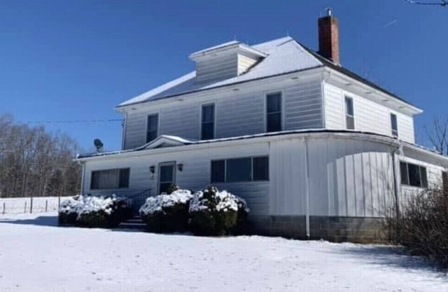 Serenity ~ Spacious farmhouse nestled in the beautiful Blue Ridge Mountains