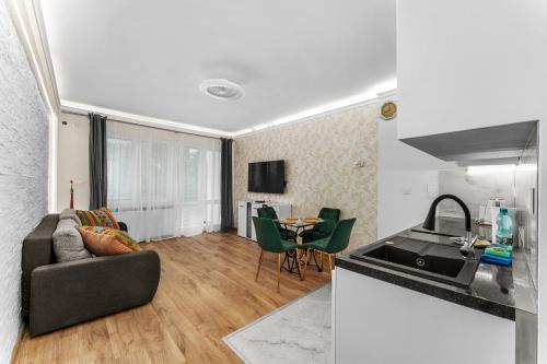 Sereno Vista Apartment by BookingHost