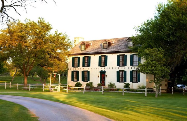 Settler's Crossing Sanctuary! Sleeps 35 | Weddings