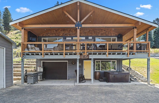 Seven Bays Family Beach Getaway, come enjoy Lake Roosevelt all year round!