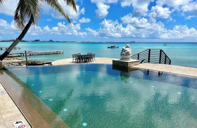 Seven Mile View #4 - 2 BR Oceanfront Condo & Pool