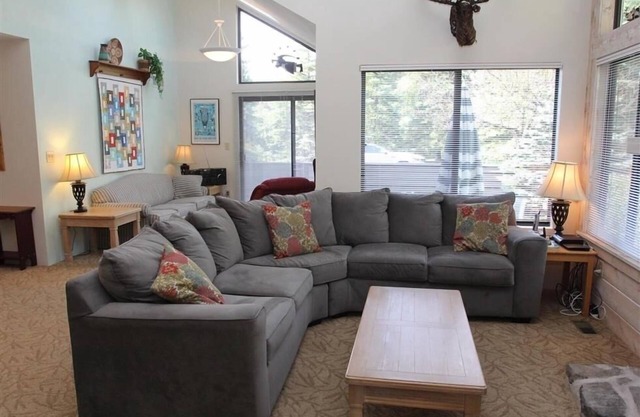 Seven Springs 3 Bedroom Standard Condo with Loft and Mountain Views! by RedAwning