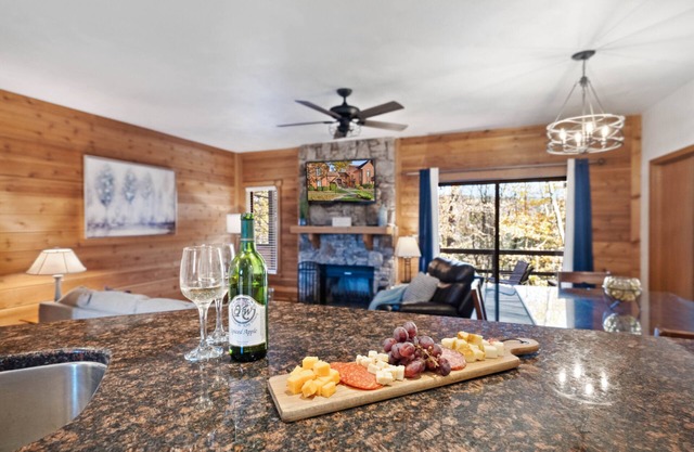 Seven Springs- Pool/Pickleball/Hiking Ultimate Summer Getaway