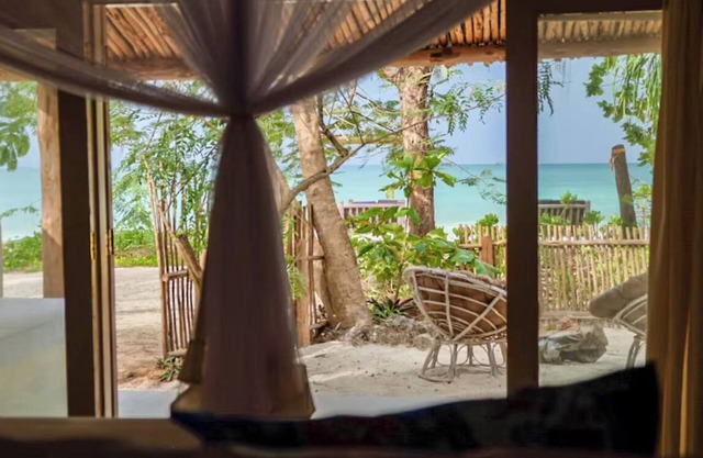 Sharazad Oasis Retreat - deluxe beach bungalow