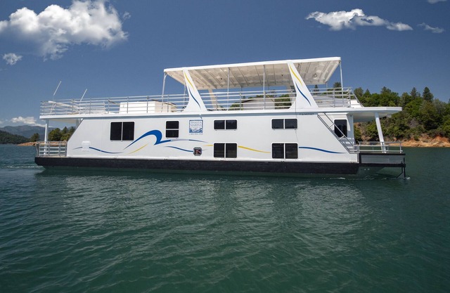 Shasta Marina at Packers Bay's Sumerset Houseboat