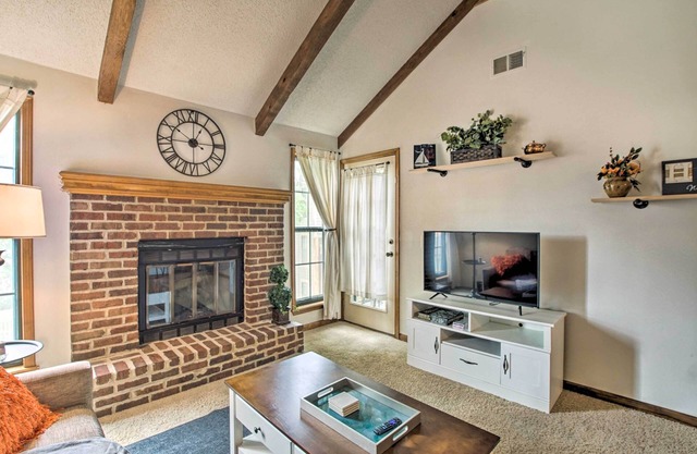 Shawnee Condo < 10 Mi to Downtown Kansas City!