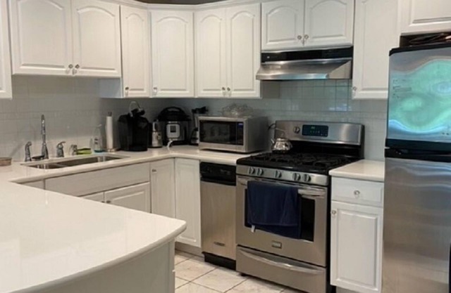 Shelter Island - Newly Renovated Home with Heated Outdoor Pool