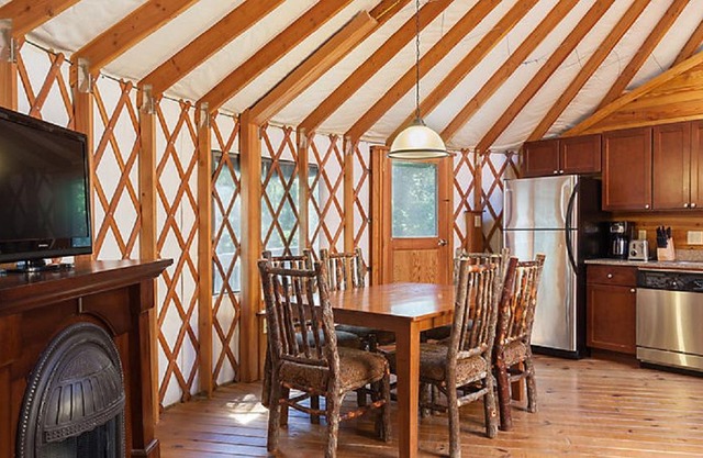 Shenandoah Crossings - 2 Bedroom LUXURY Yurt 5/6 - 5/10